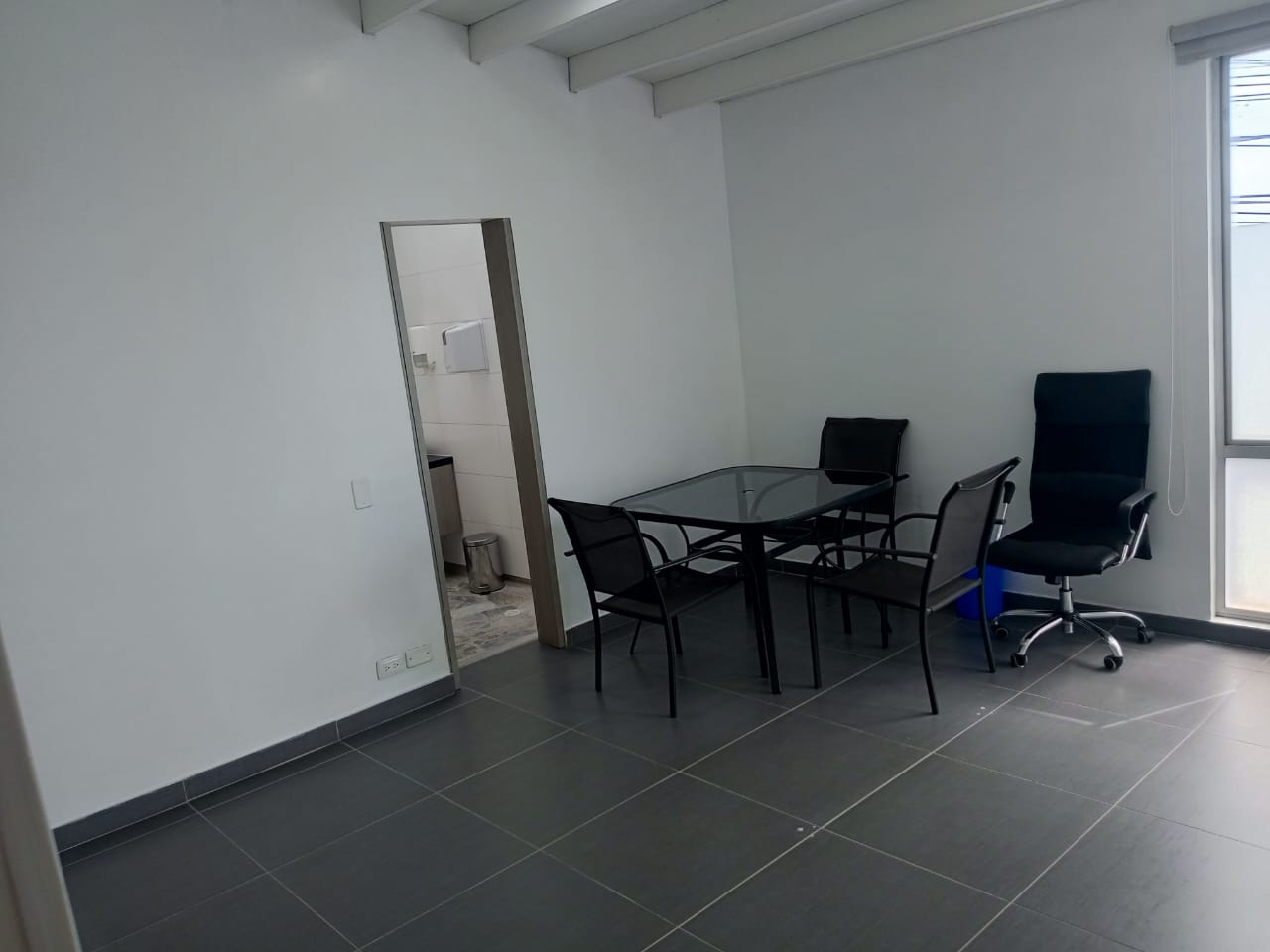 ARRIENDO CASA COMERCIAL AV SANTANDER