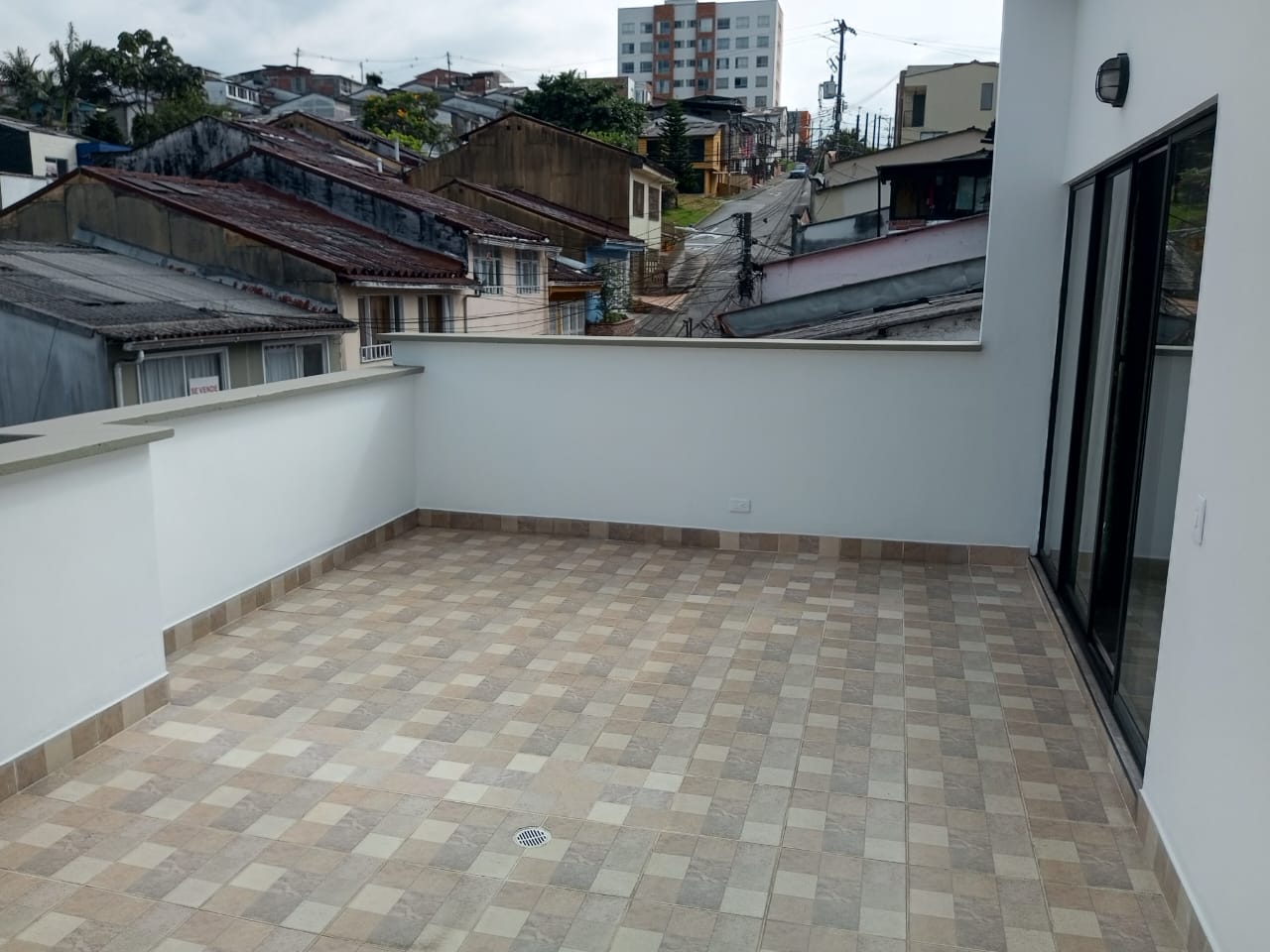 CASA EN VENTA LA ENEA