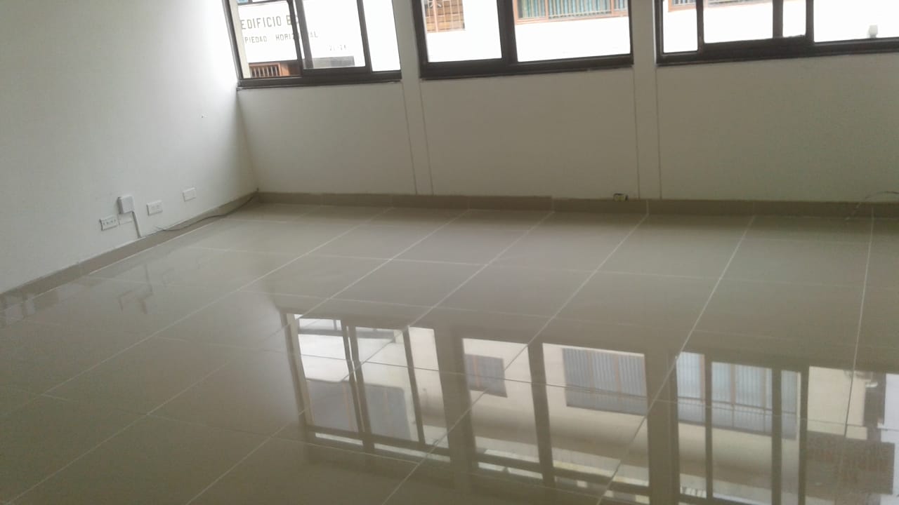 SE VENDE OFICINA SECTOR CENTRO