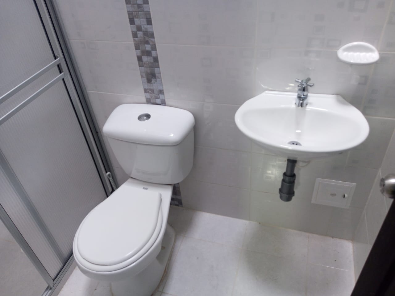 ARRIENDO APARTAESTUDIO LOS ROSALES