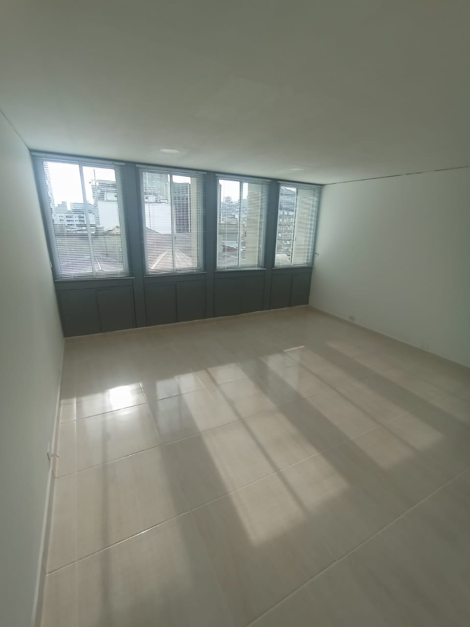ARRIENDO OFICINA SECTOR CENTRO