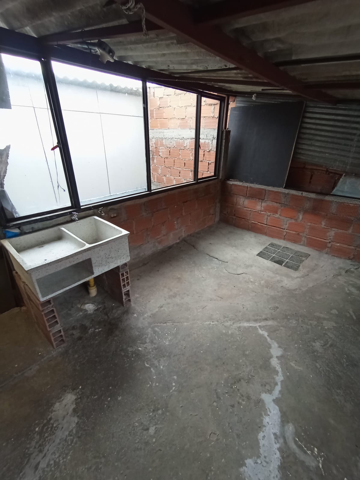 SE ARRIENDA CASA SEGUNDO PISO EN SAN CAYETANO