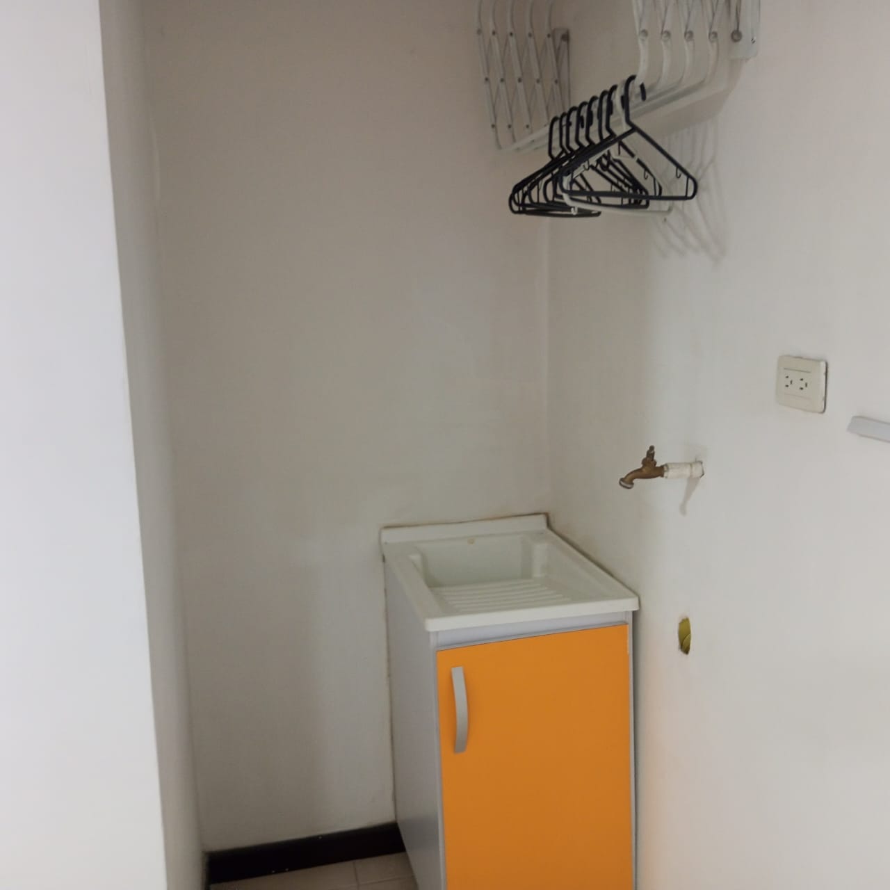ARRIENDO APARTAMENTO AV PARALELA  HOSPITAL