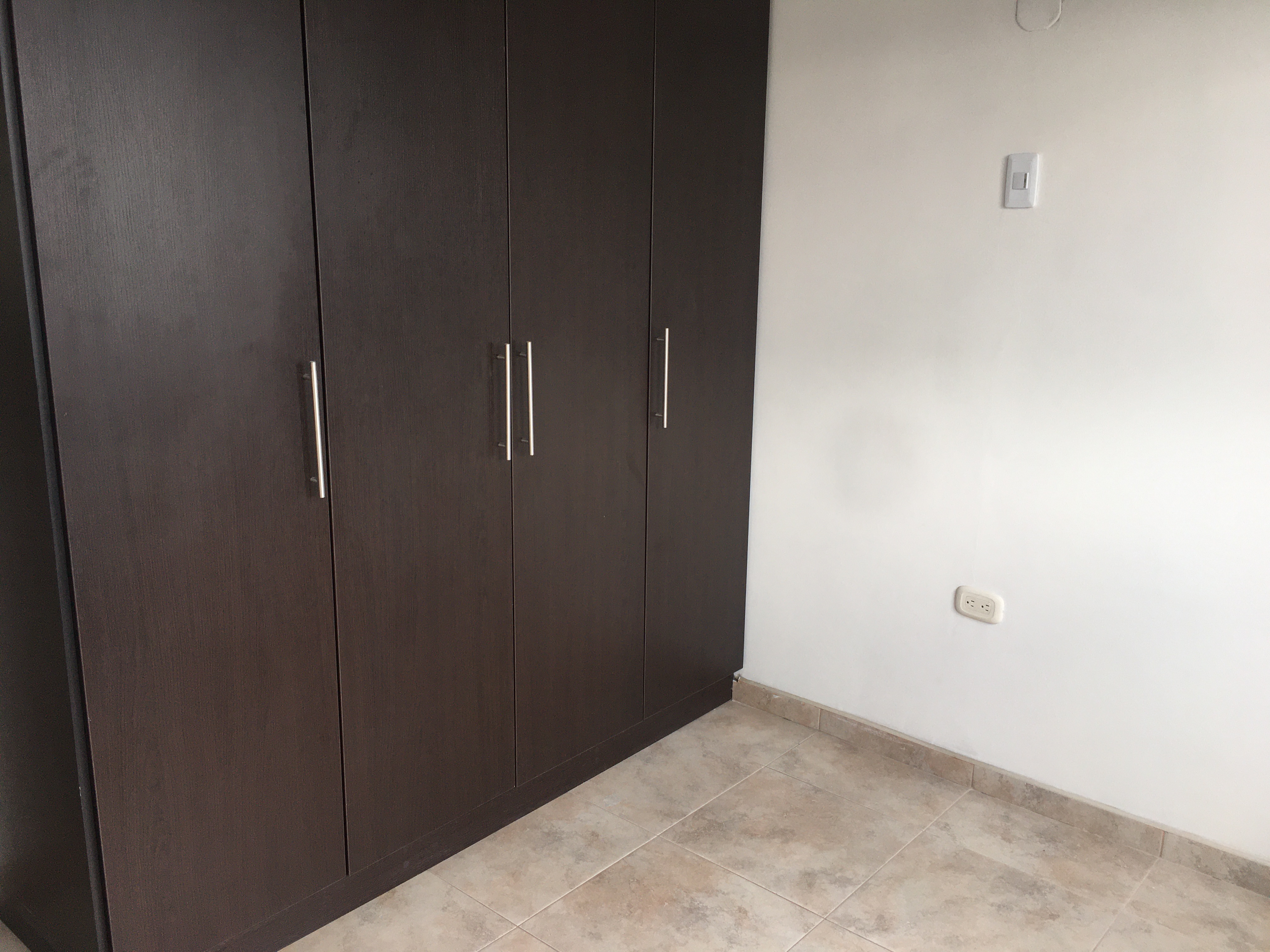 CASA EN VENTA  BIEN UBICADA EN LA ALTA LEONORA