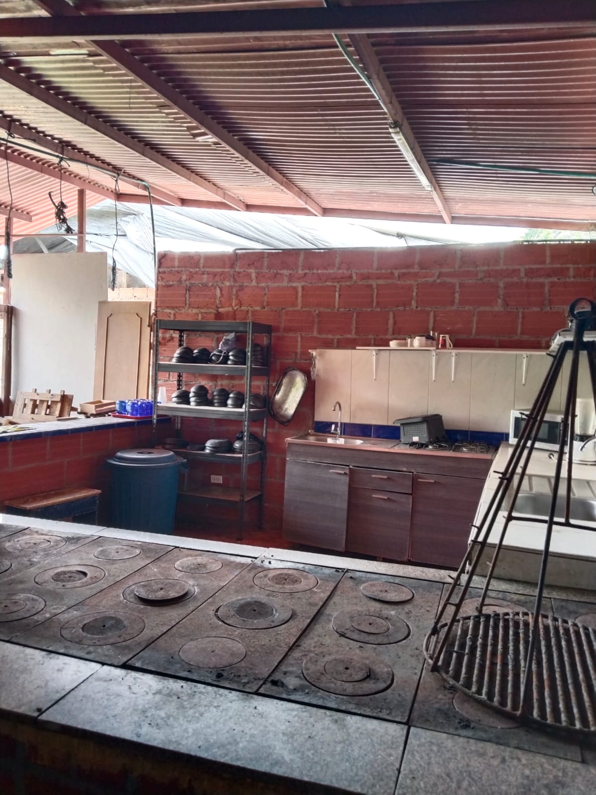 CASA CON LOTE Y LOCAL COMERCIAL EN VENTA SECTOR VIA NEIRA VILLAJULIA