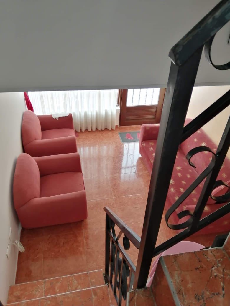 SE VENDE CASA SECTOR LA CUMBRE CON RENTA