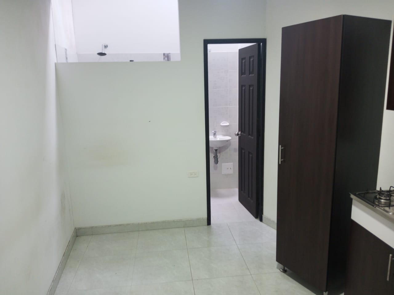 ARRIENDO APARTAESTUDIO LOS ROSALES