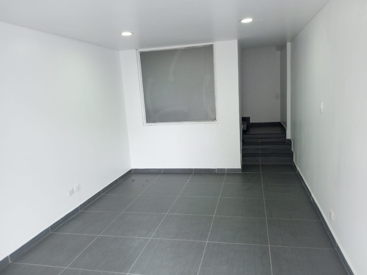 ARRIENDO CASA COMERCIAL AV SANTANDER