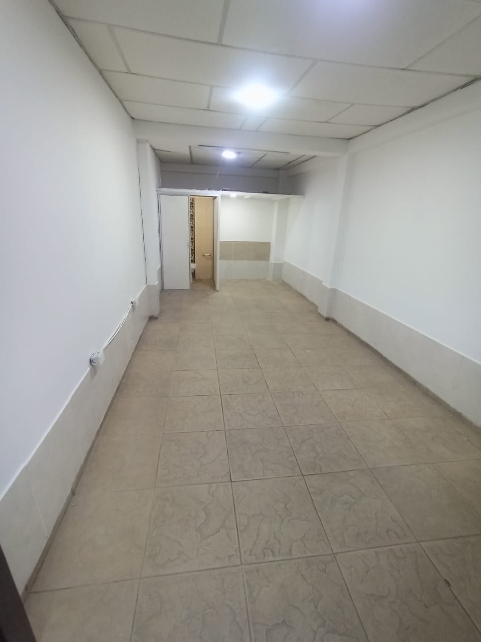 ARRIENDO LOCAL EN LA LINDA