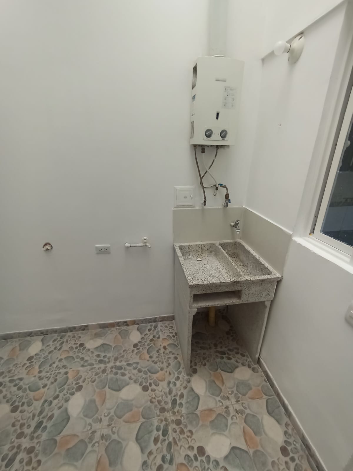 SE ARRIENDA APARTAMENTO EN MALHABAR
