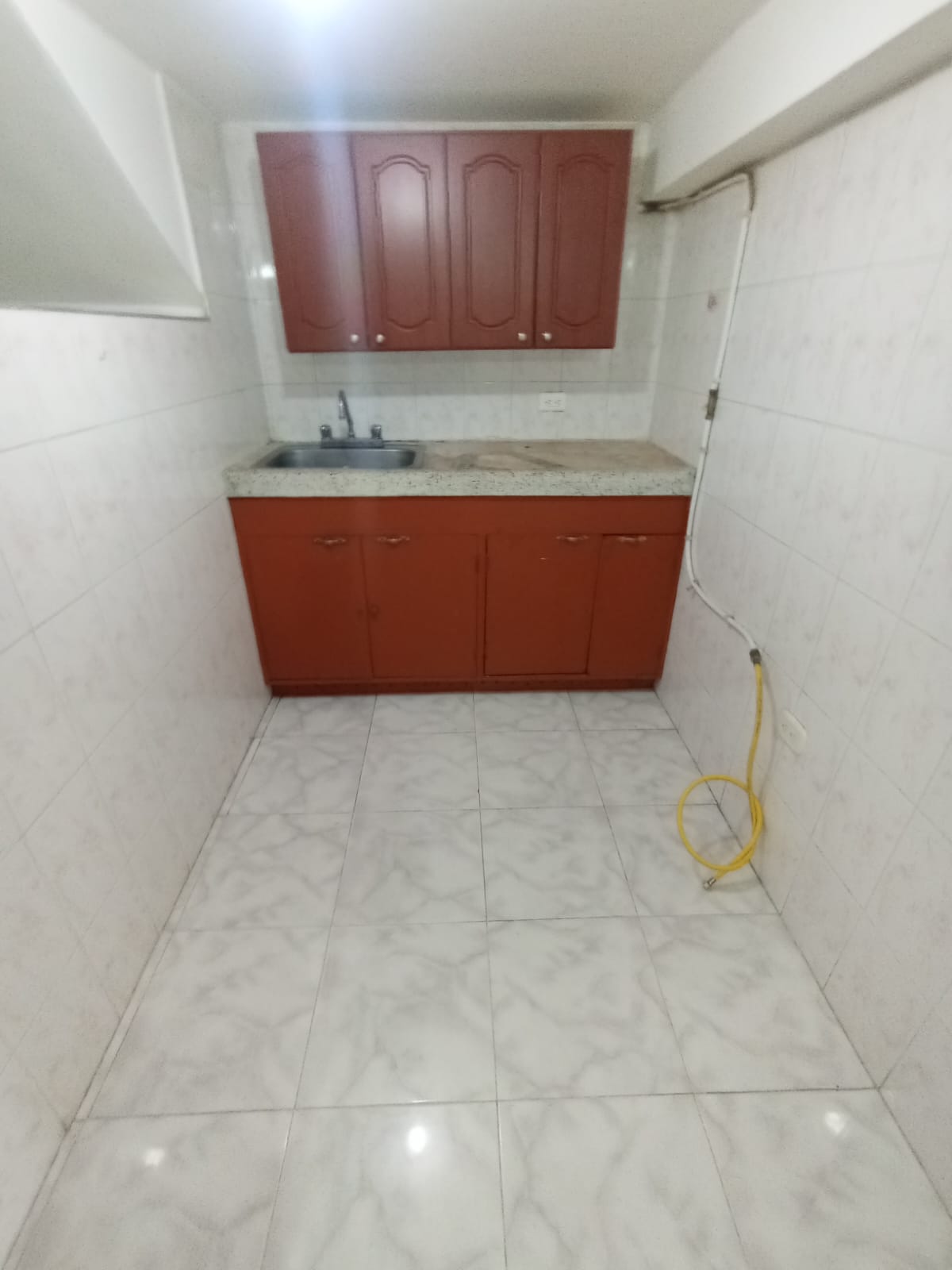 SE ARRIENDA APARTA ESTUDIO EN BARRIO 20 DE JULIO