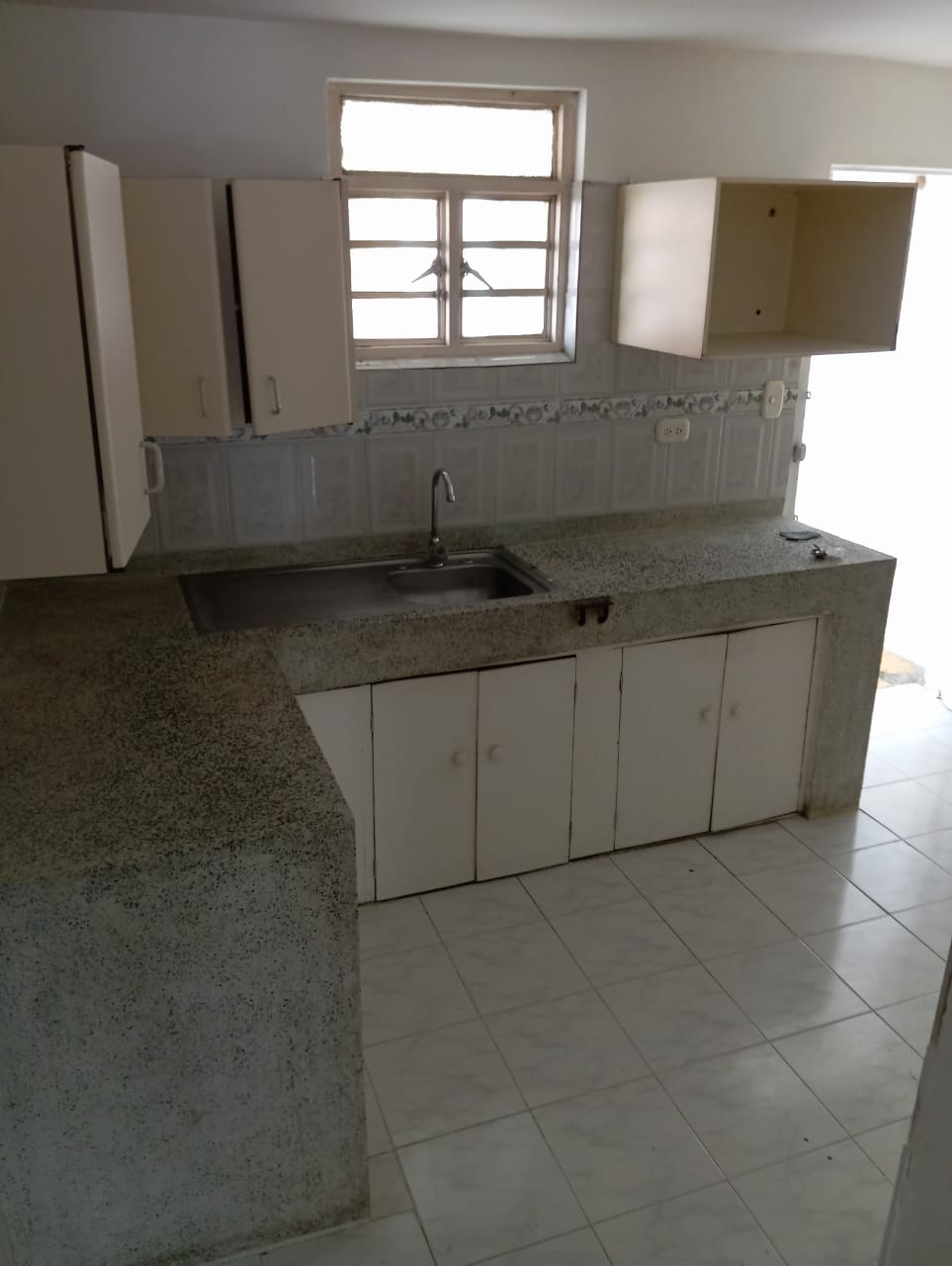 SE VENDE CASA CON RENTA EN EL BOSQUE