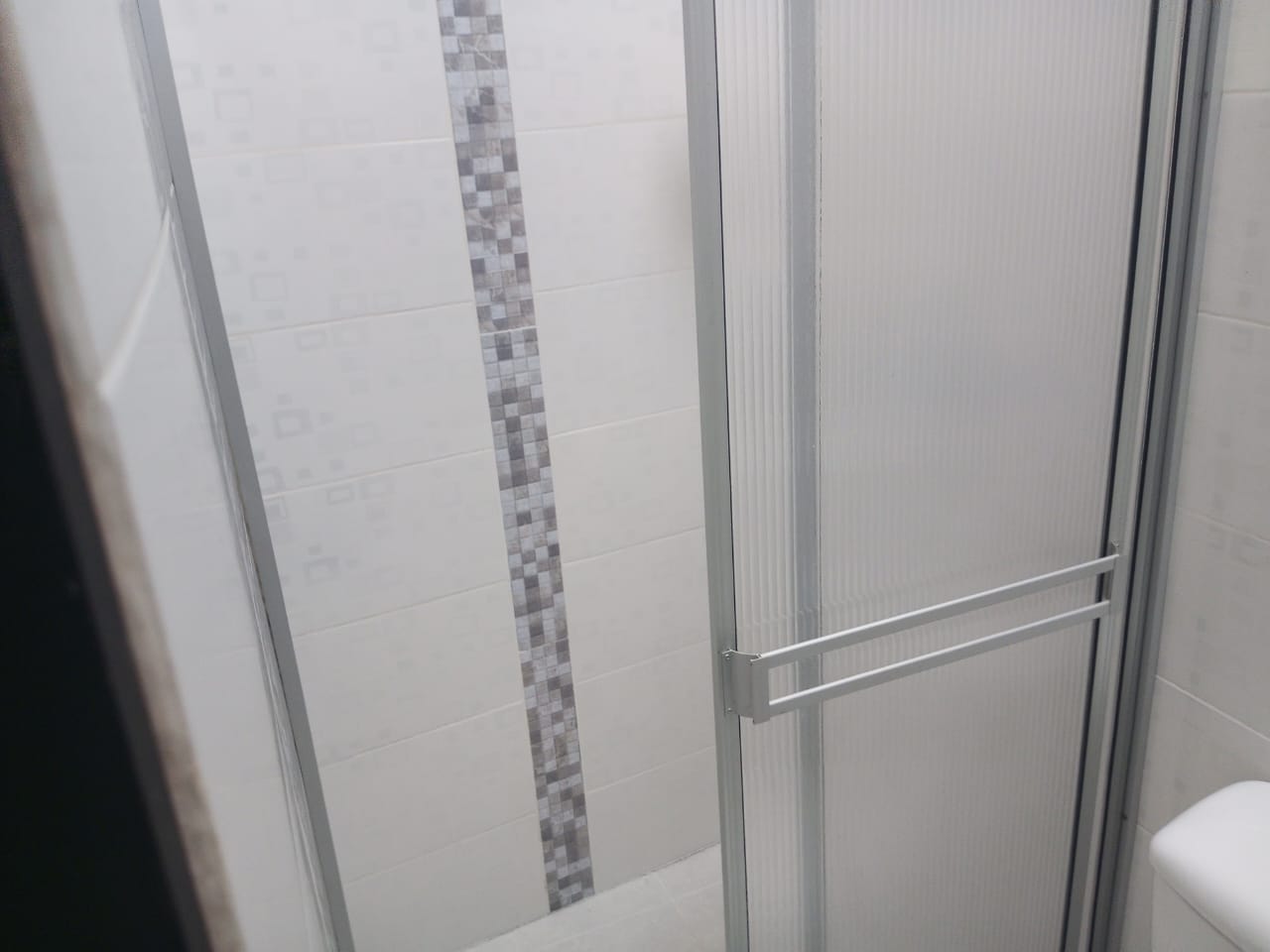 ARRIENDO APARTAESTUDIO LOS ROSALES