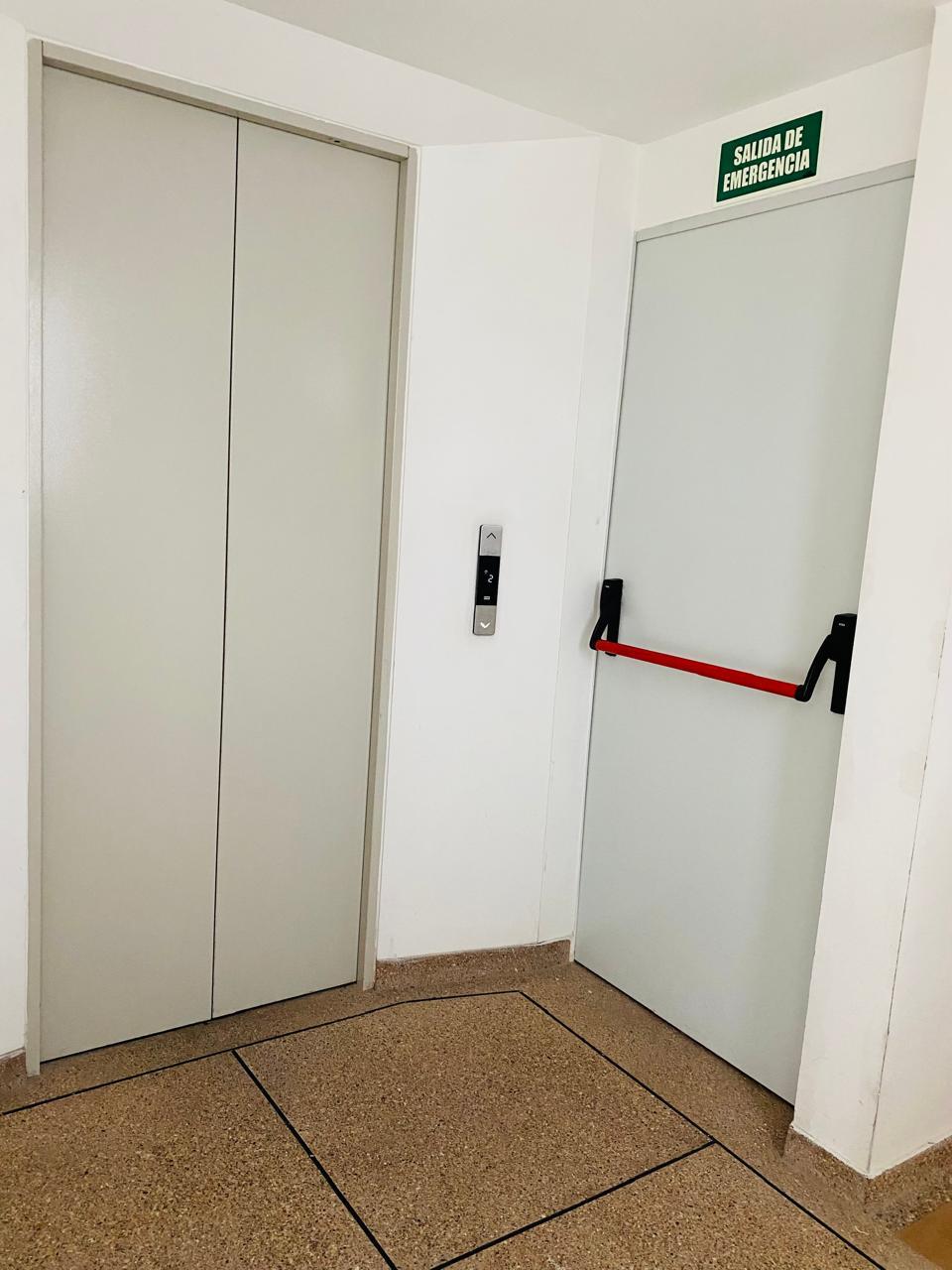 APARTAESTUDIO AVENIDA SANTANDER EN VENTA