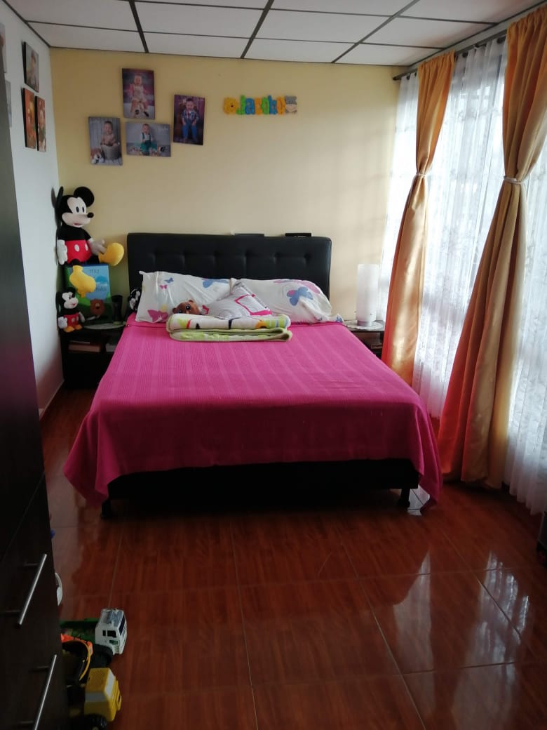 SE VENDE CASA SECTOR LA CUMBRE CON RENTA