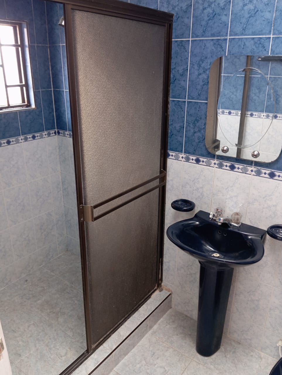 SE VENDE CASA CON RENTA EN EL BOSQUE