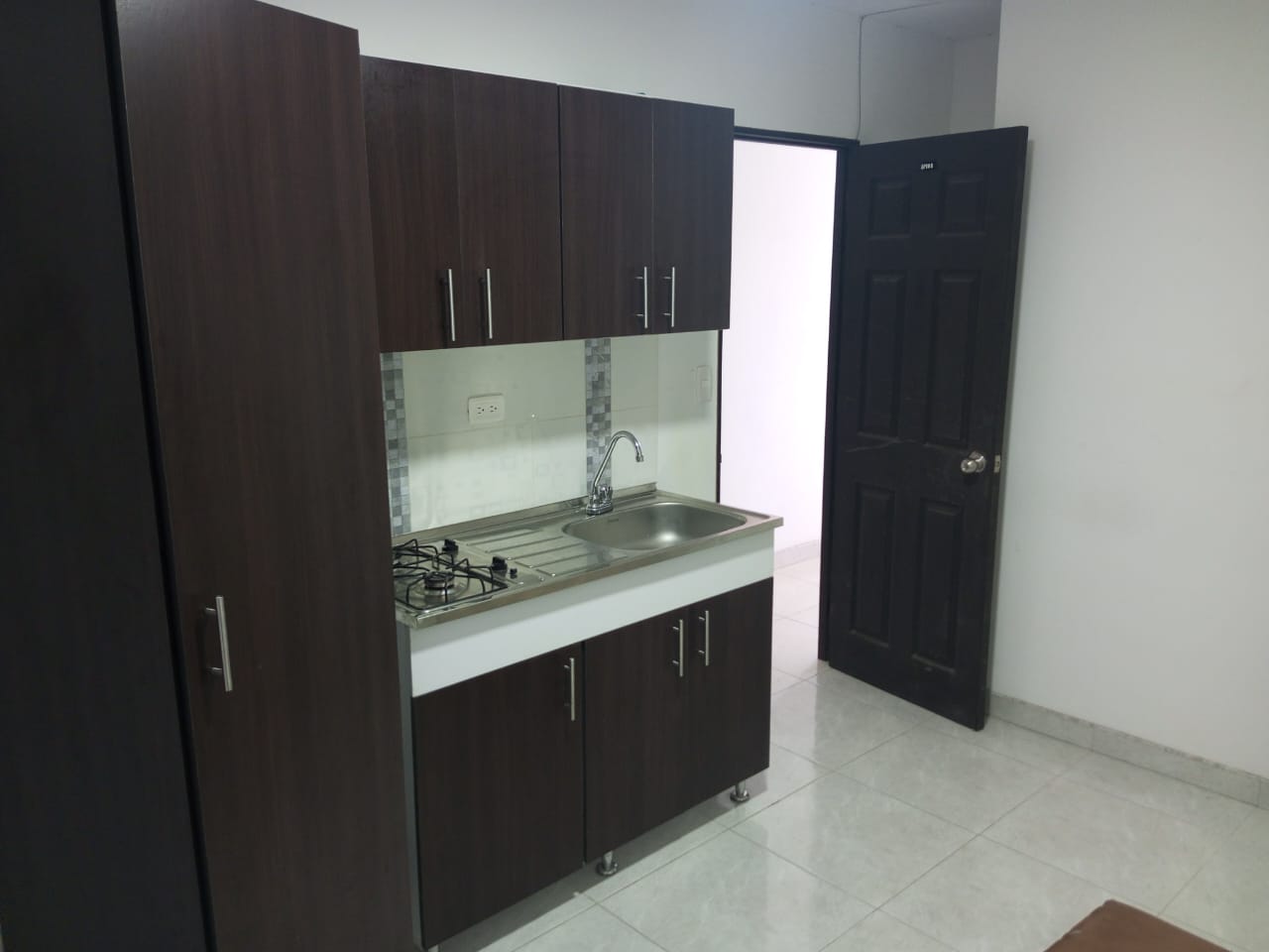ARRIENDO APARTAESTUDIO LOS ROSALES