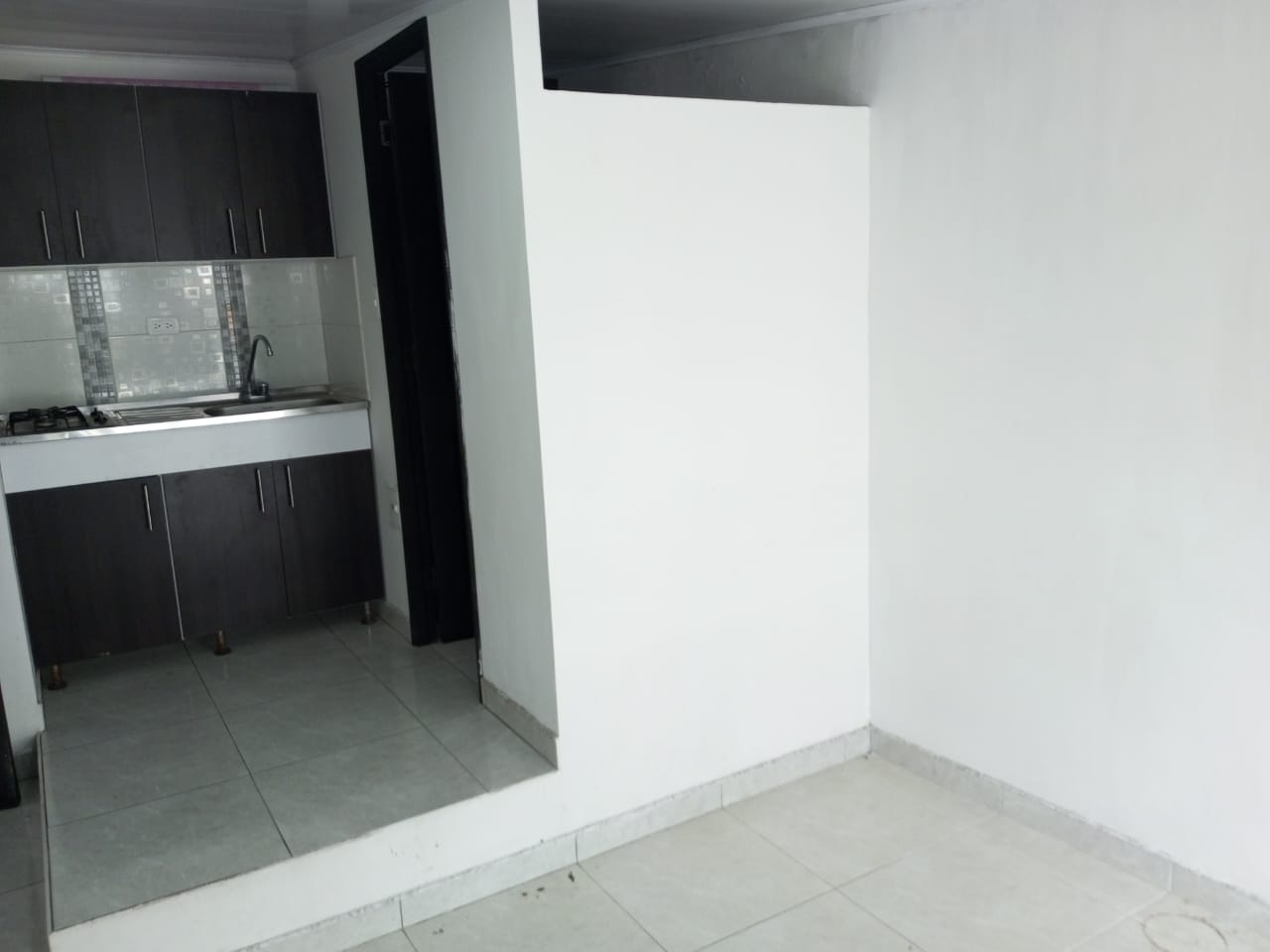 ARRIENDO APARTAESTUDIO SECTOR LOS ROSALES