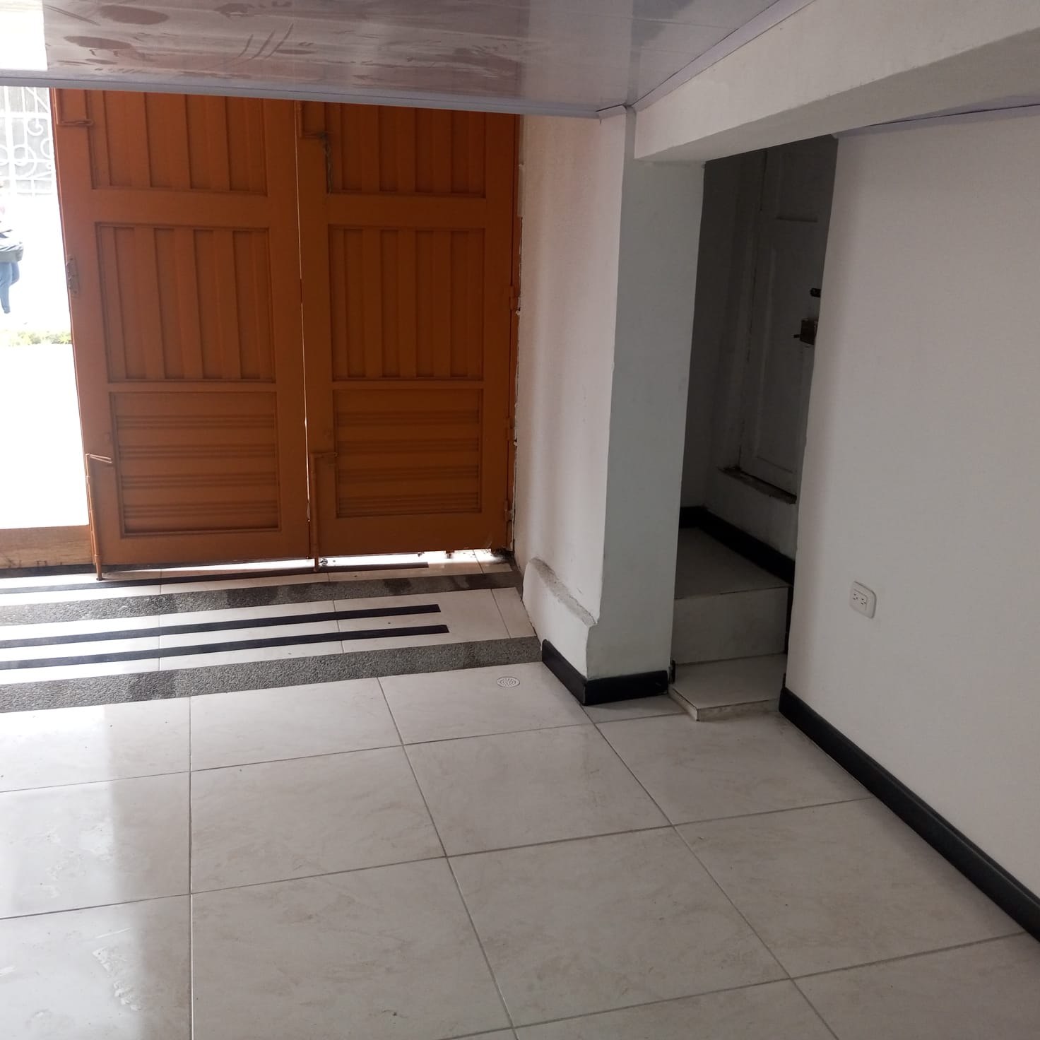 ARRIENDO APARTAESTUDIO EN FUNDADORES