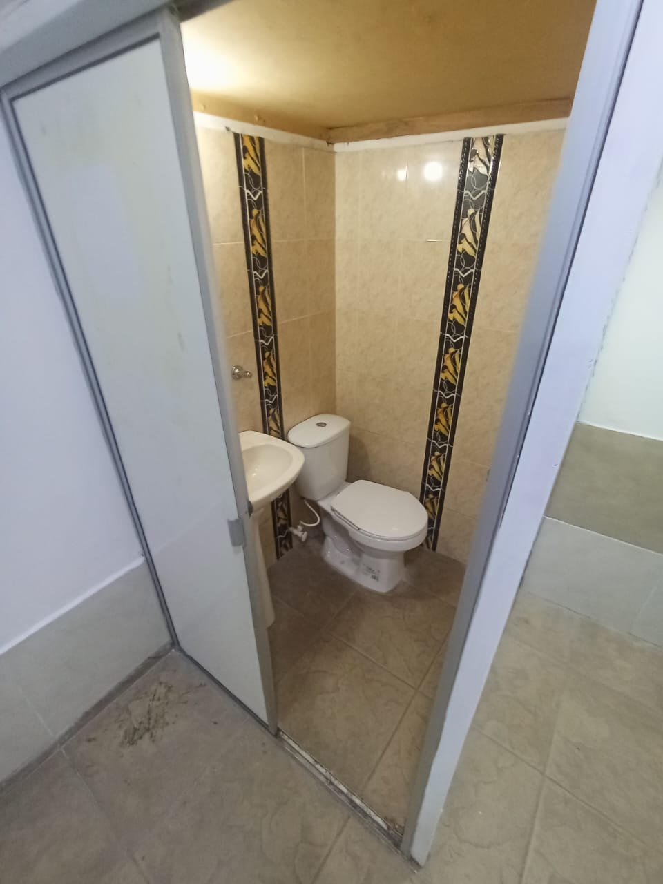 ARRIENDO LOCAL EN LA LINDA