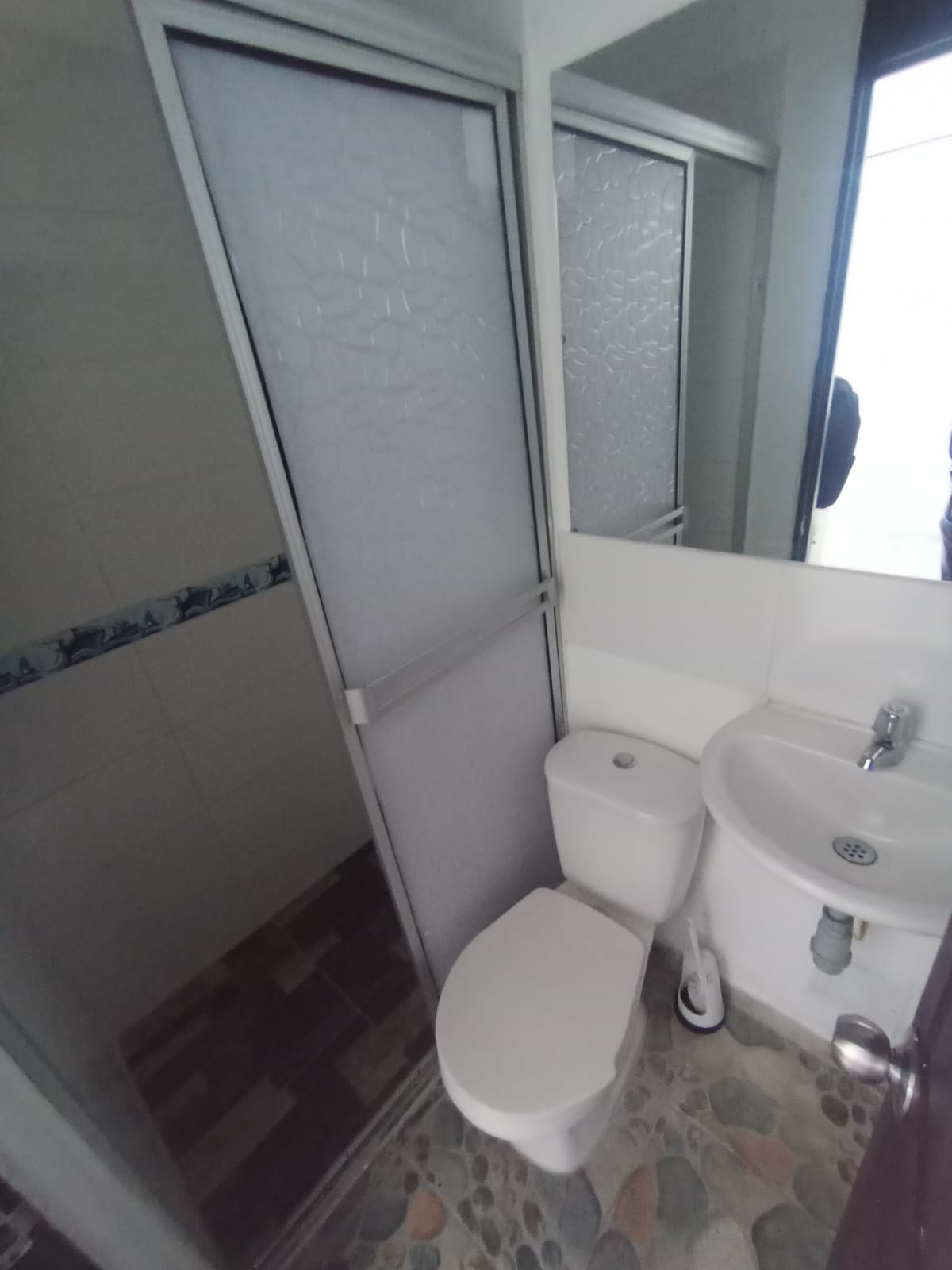 SE ARRIENDA APARTA ESTUDIO EN MALHABAR