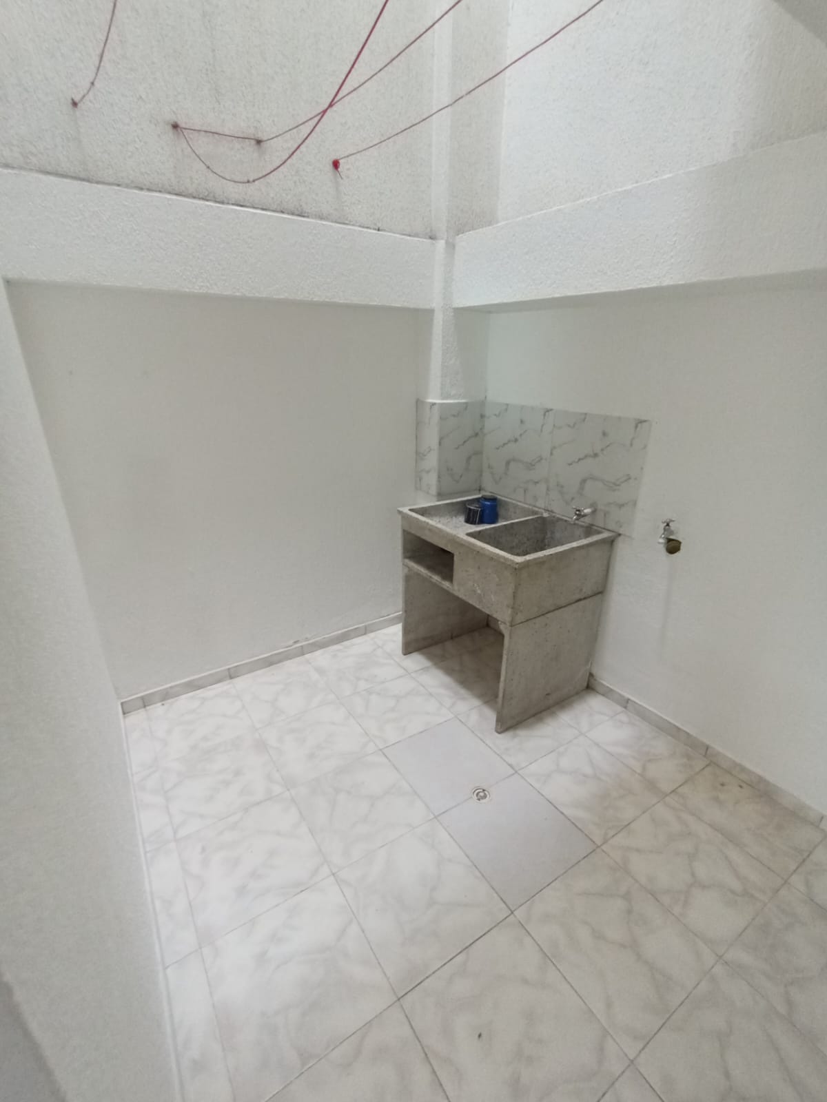 SE ARRIENDA APARTA ESTUDIO EN BARRIO 20 DE JULIO
