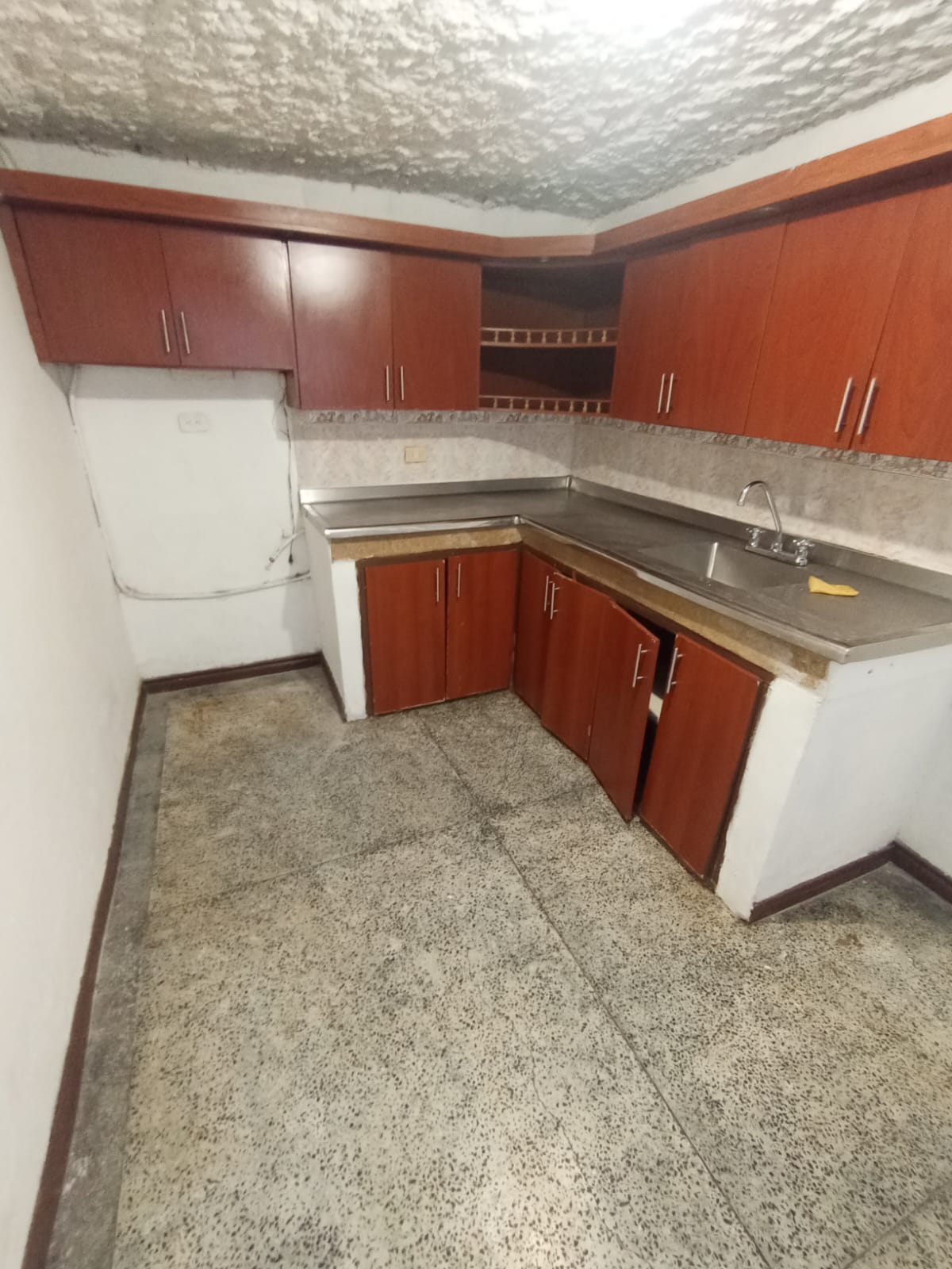 SE ARRIENDA APARTAMENTO EN CAMPO HERMOSO