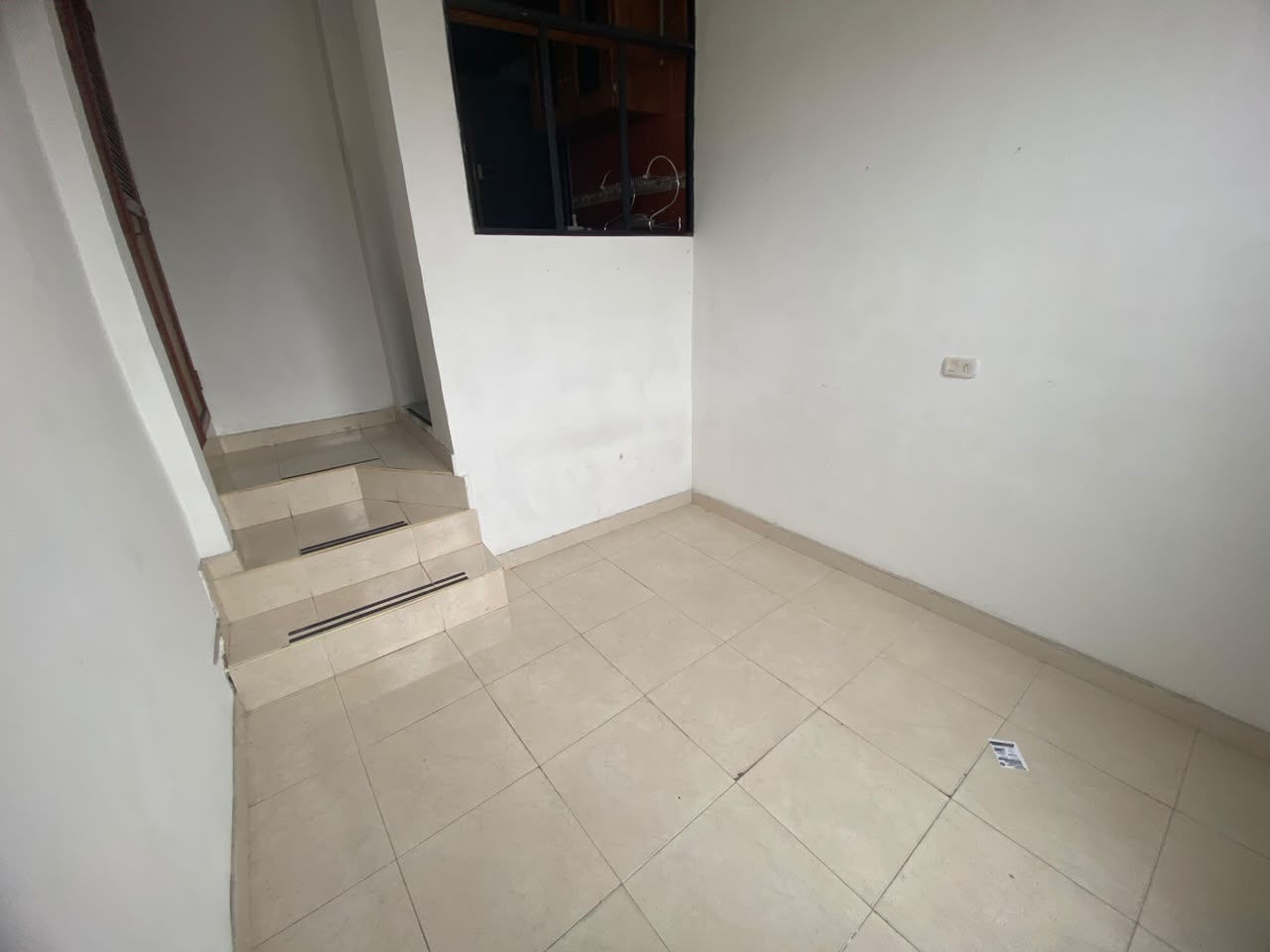 SE ARRIENDA COMO LOCAL O APARTA ESTUDIO