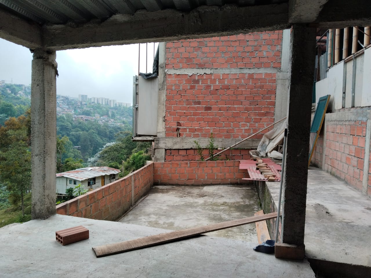 CASA CON LOTE Y LOCAL COMERCIAL EN VENTA SECTOR VIA NEIRA VILLAJULIA