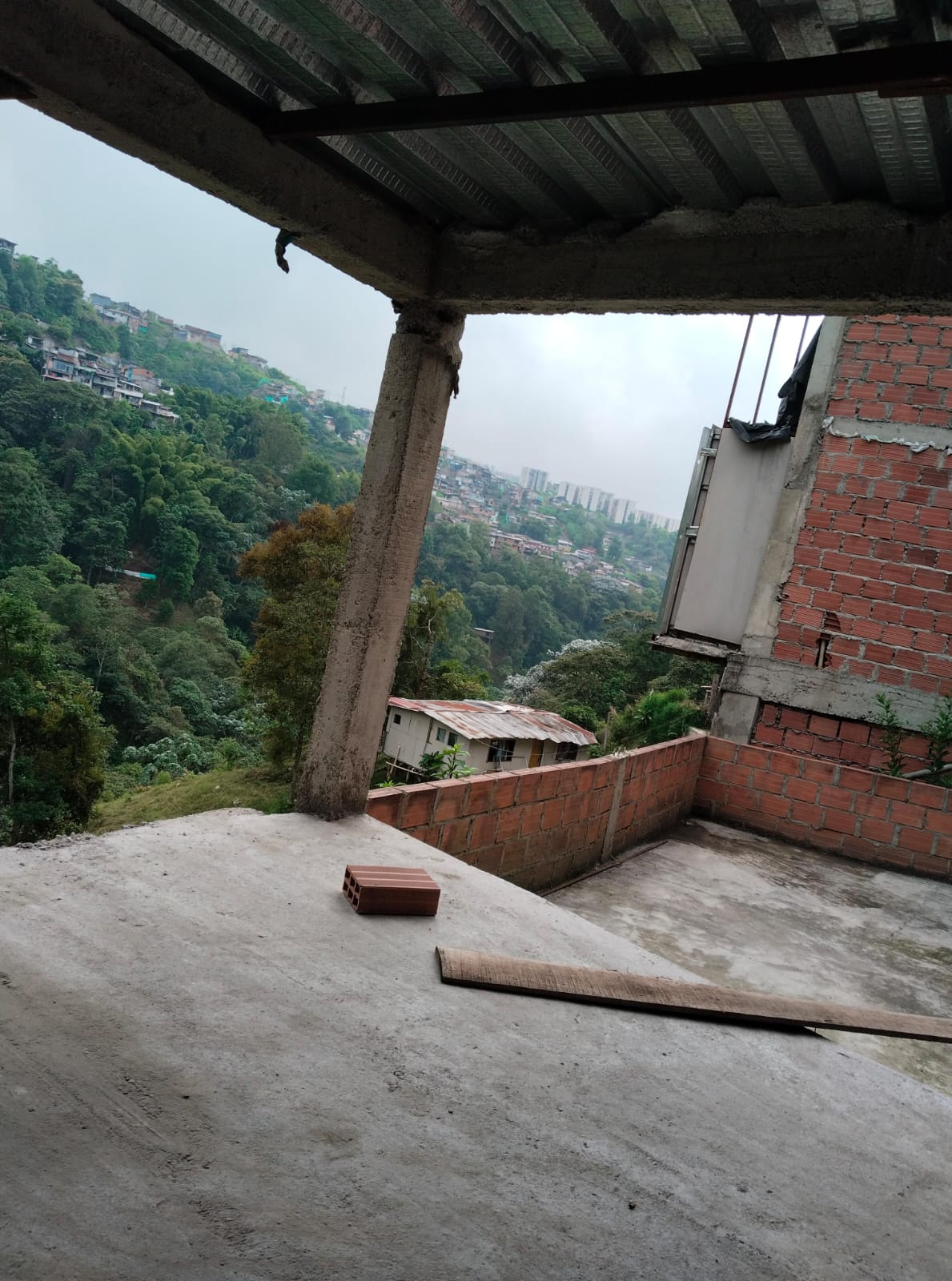 CASA CON LOTE Y LOCAL COMERCIAL EN VENTA SECTOR VIA NEIRA VILLAJULIA