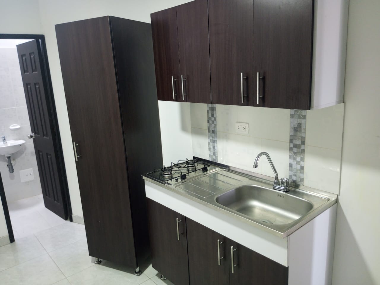 ARRIENDO APARTAESTUDIO LOS ROSALES