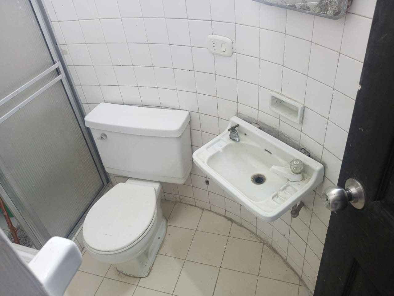 ARRIENDO LOCAL LOS ROSALES