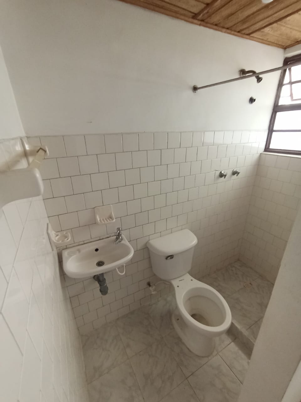 ARRIENDO CASA BAJOS EN LA ESTRELLA