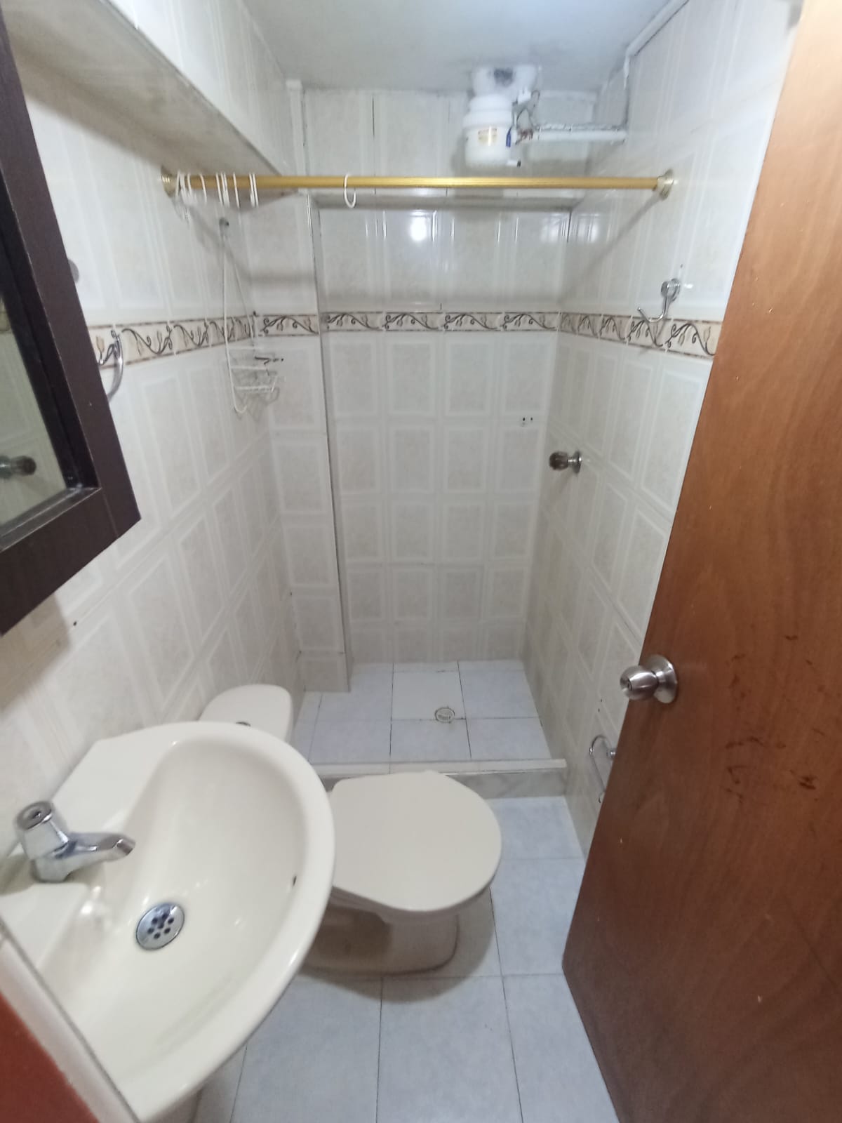 SE ARRIENDA APARTA ESTUDIO EN BARRIO 20 DE JULIO
