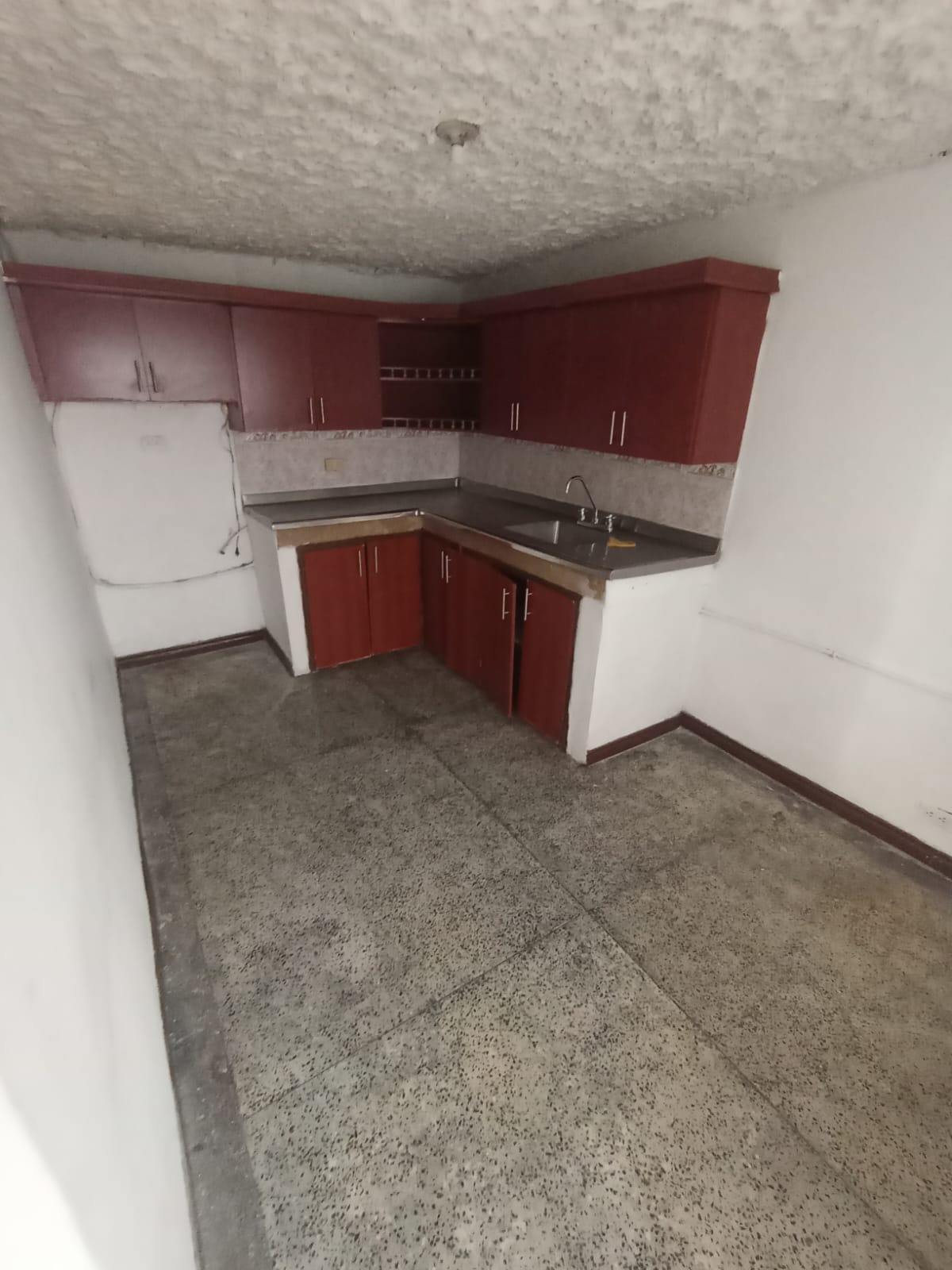 SE ARRIENDA APARTAMENTO EN CAMPO HERMOSO
