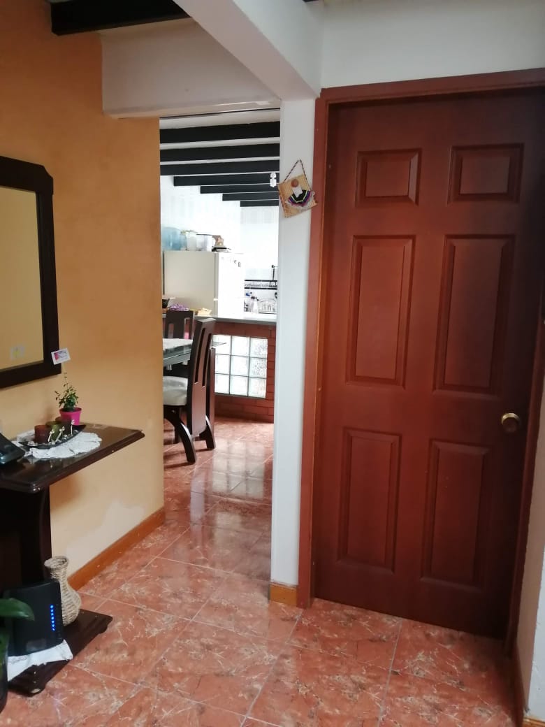 SE VENDE CASA SECTOR LA CUMBRE CON RENTA