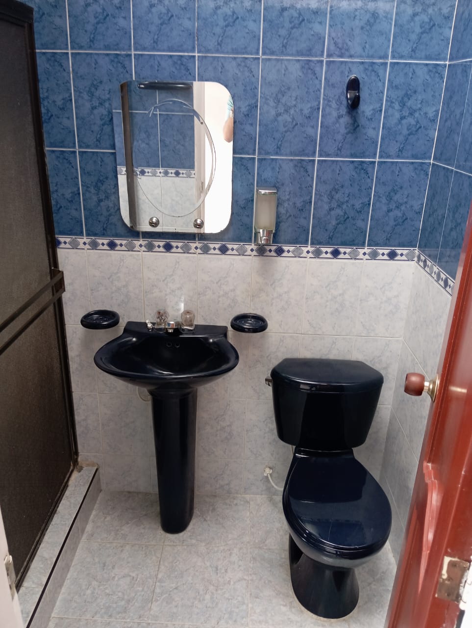 SE VENDE CASA CON RENTA EN EL BOSQUE