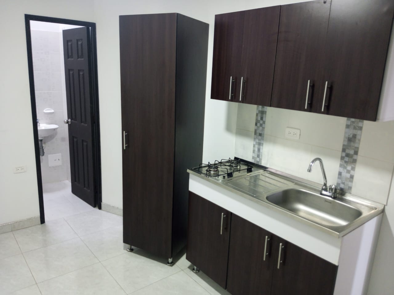 ARRIENDO APARTAESTUDIO LOS ROSALES