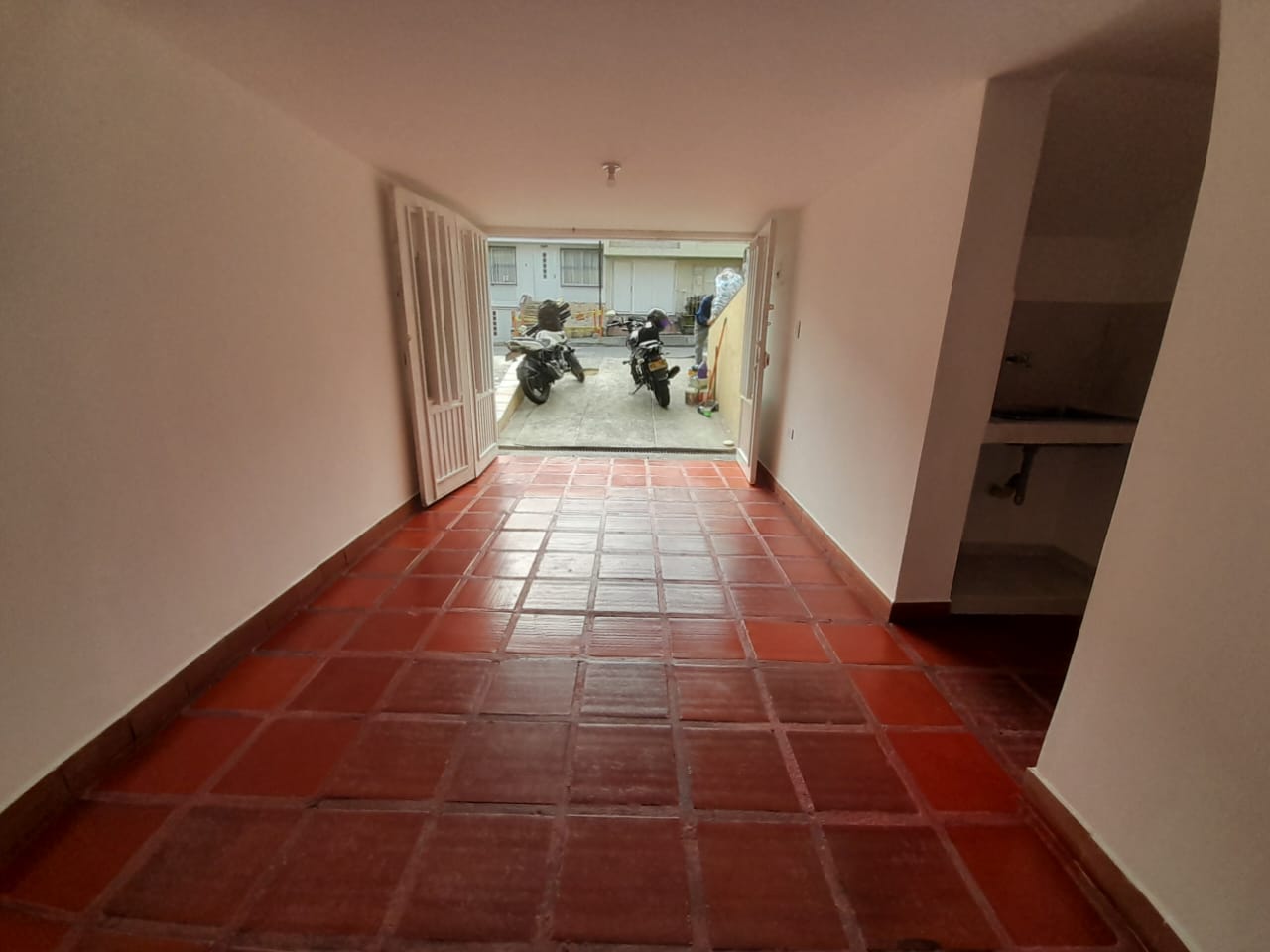ARRIENDO LOCAL SECTOR ALTA SUIZA