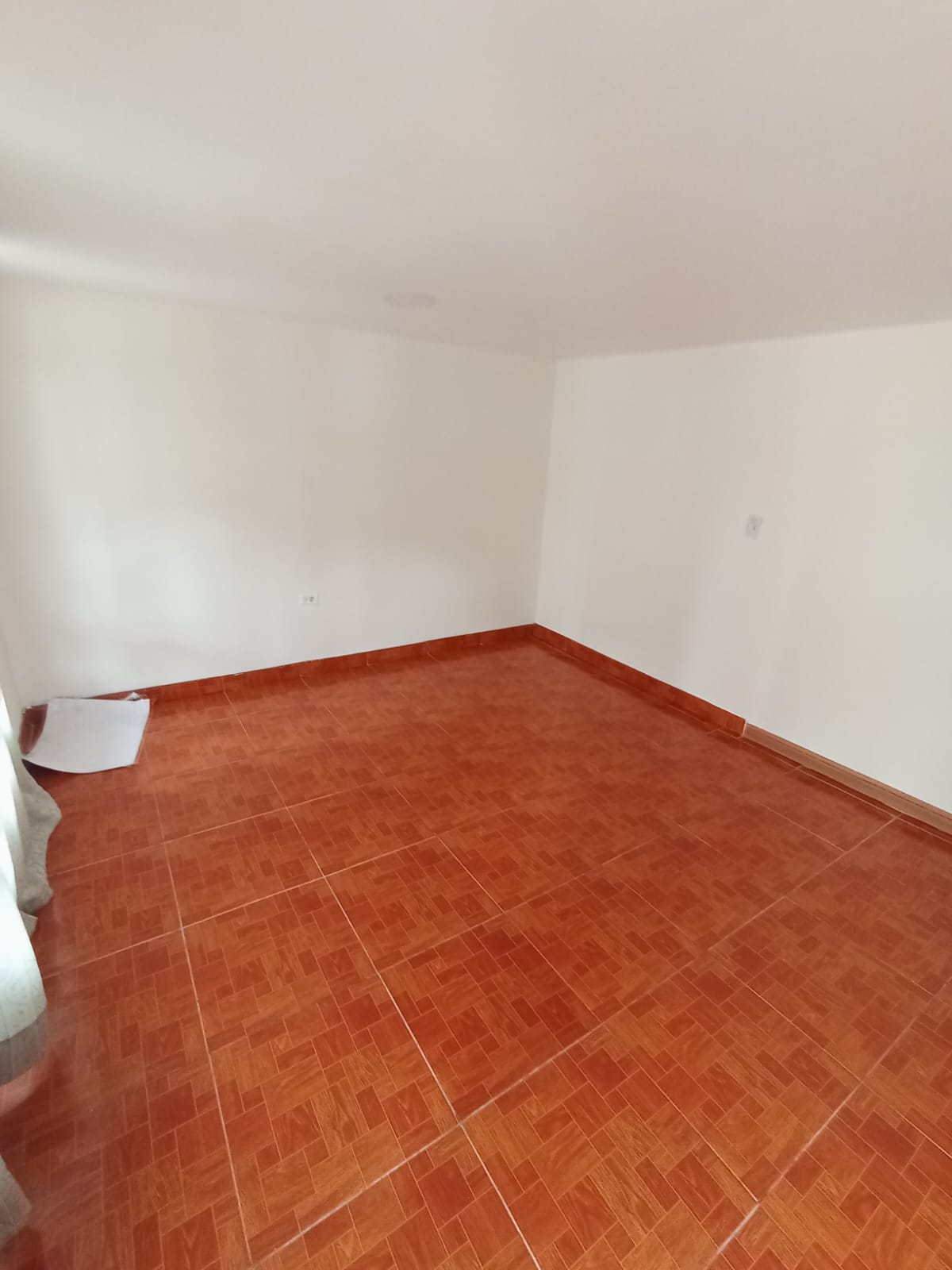 SE ARRIENDA CASA SEGUNDO PISO EN SAN CAYETANO