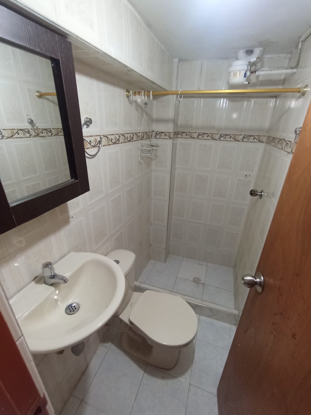 SE ARRIENDA APARTA ESTUDIO EN BARRIO 20 DE JULIO