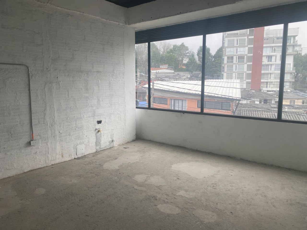 Se arrienda local comercial Chipre