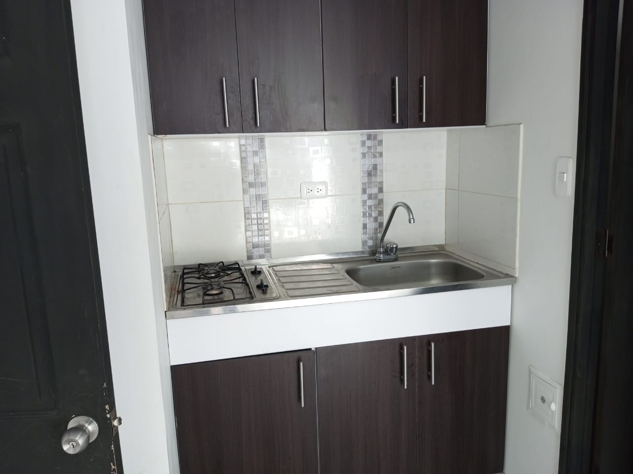 ARRIENDO APARTAESTUDIO SECTOR LOS ROSALES