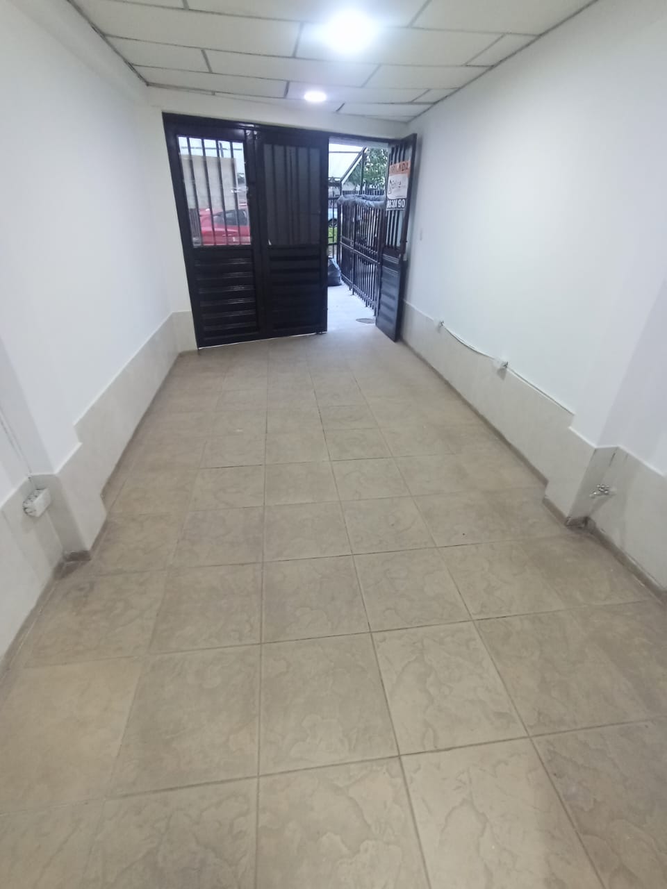 ARRIENDO LOCAL EN LA LINDA