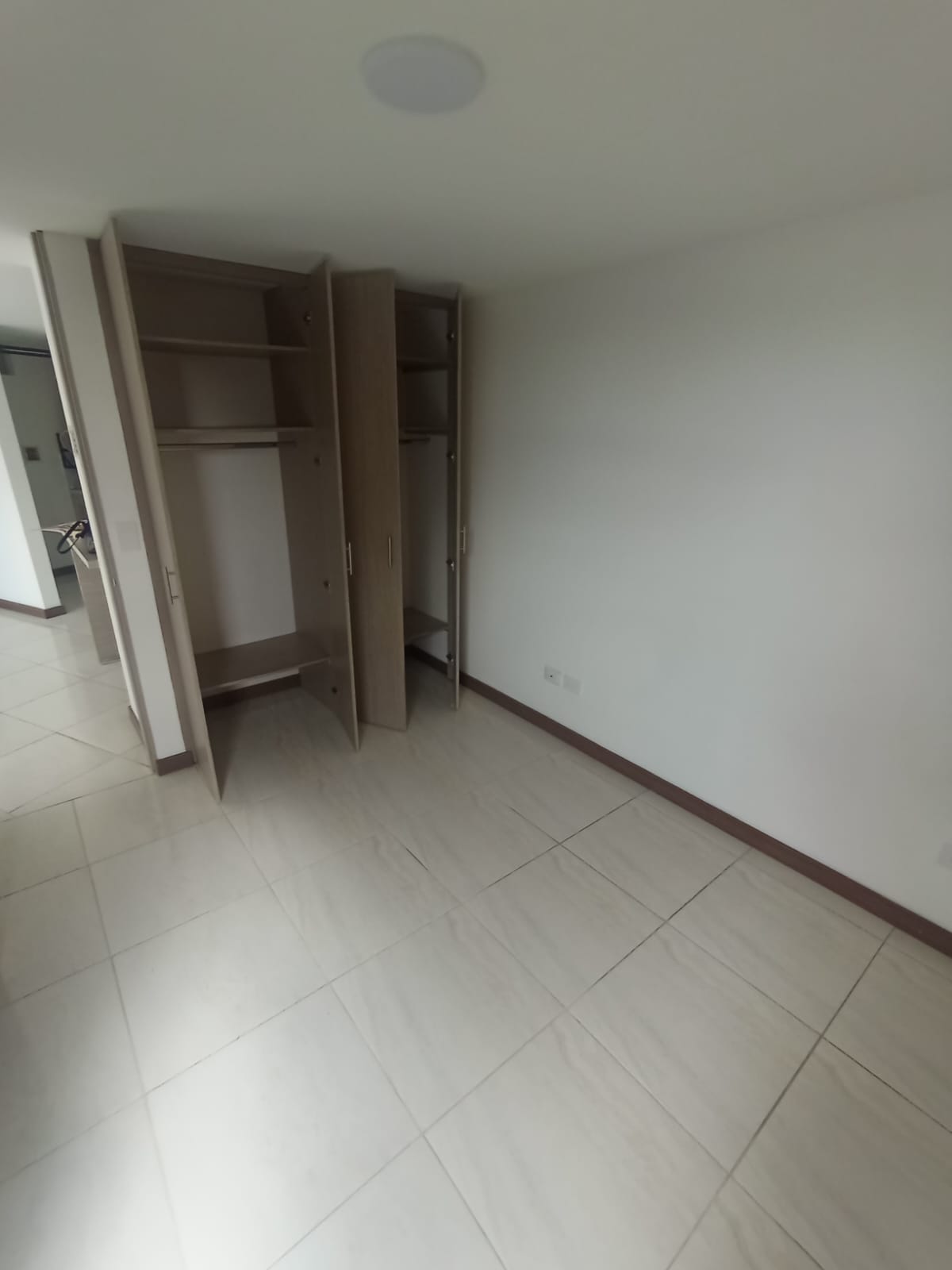 SE ARRIENDA APARTAMENTO EN SECTOR AUTONOMA