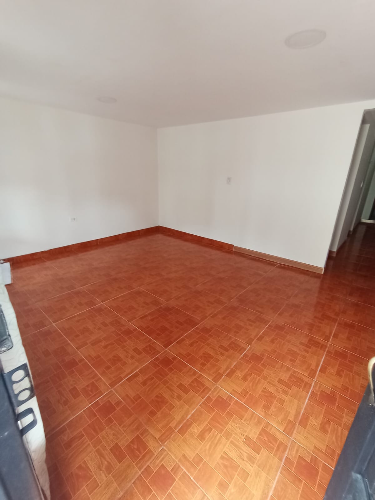 SE ARRIENDA CASA SEGUNDO PISO EN SAN CAYETANO