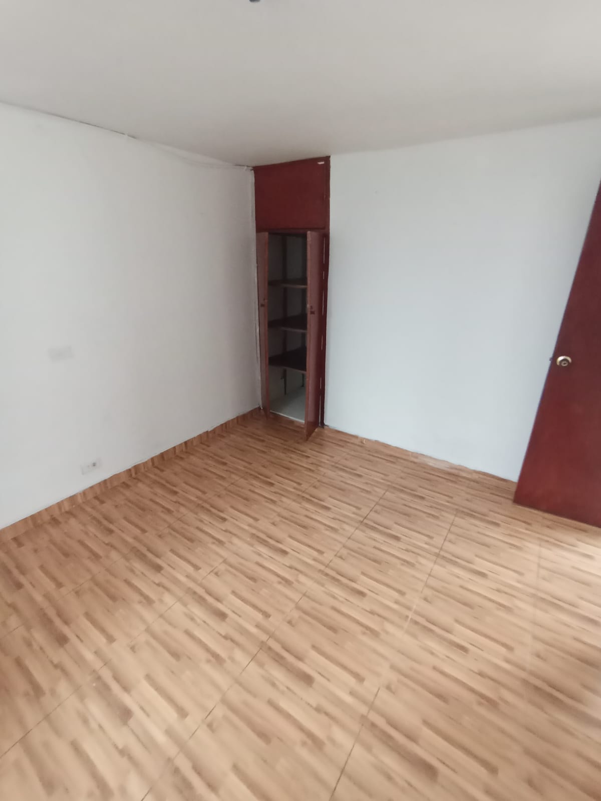 SE ARRIENDA APARTAMENTO EN CAMPO HERMOSO