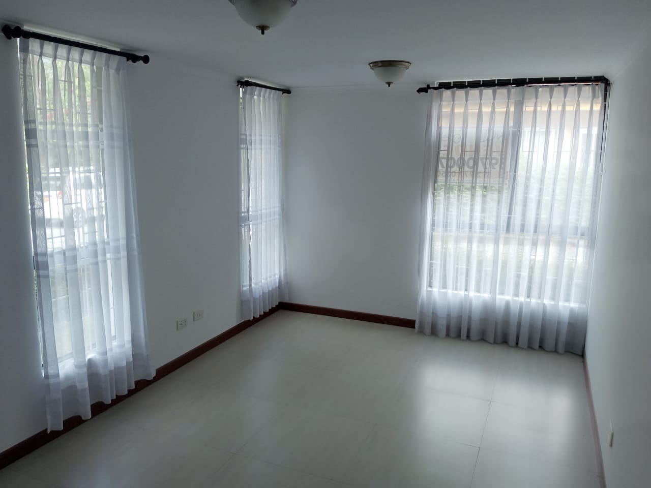 CASA EN VENTA LA ENEA