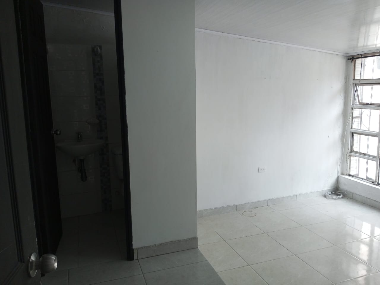 ARRIENDO APARTAESTUDIO SECTOR LOS ROSALES