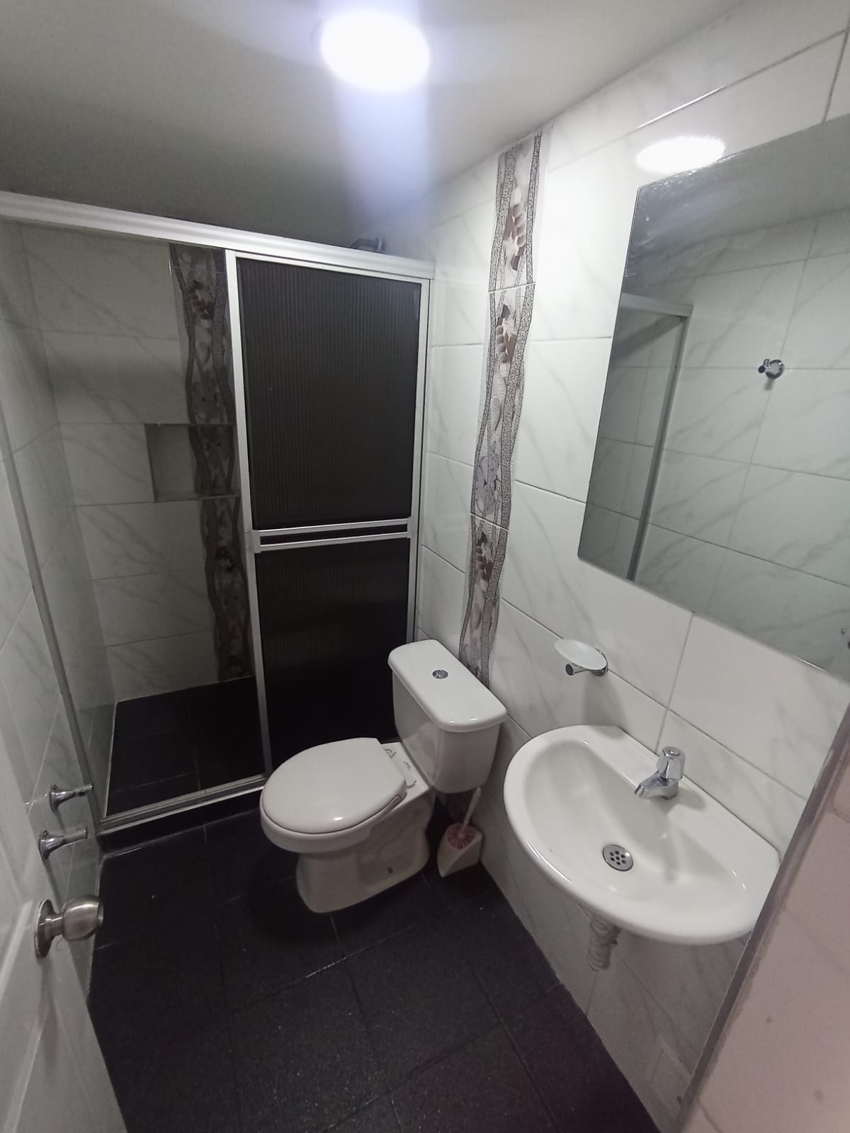 SE ARRIENDA APARTAMENTO EN MALHABAR